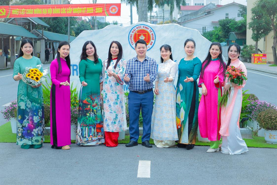 “Tuần lễ Áo dài Việt Nam”  của khoa Công nghệ Thông tin