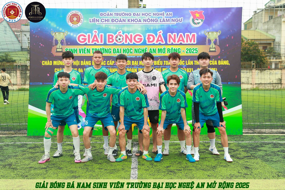 Khai mạc giải bóng đá nam “Sinh viên Trường Đại học Nghệ An mở rộng năm 2025”